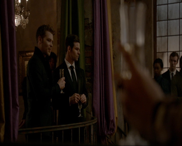 VampireDiaries-dot-nl_TheOriginals4x06BagOfCobras0648.jpg