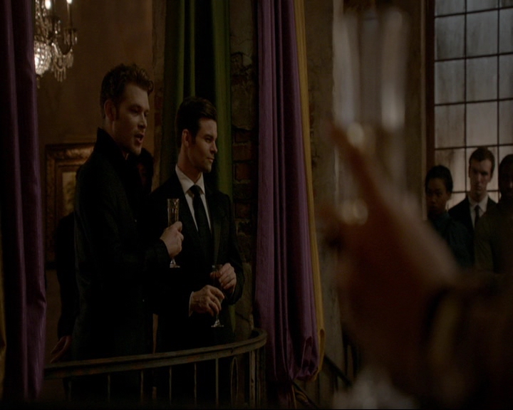 VampireDiaries-dot-nl_TheOriginals4x06BagOfCobras0652.jpg