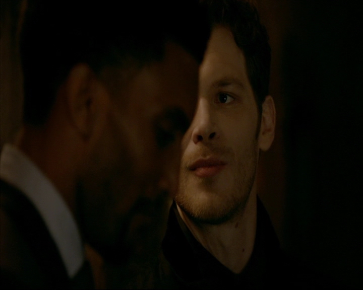 VampireDiaries-dot-nl_TheOriginals4x06BagOfCobras0742.jpg