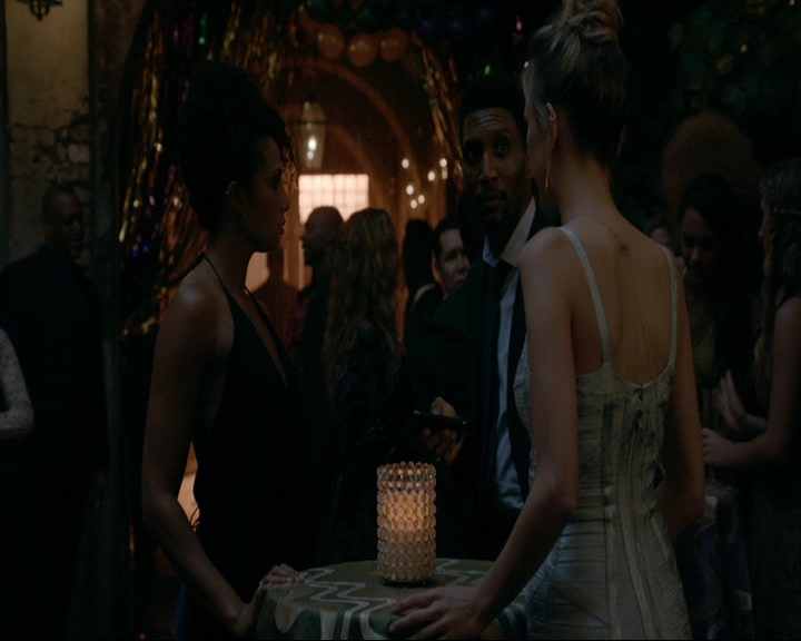 VampireDiaries-dot-nl_TheOriginals4x06BagOfCobras1606.jpg