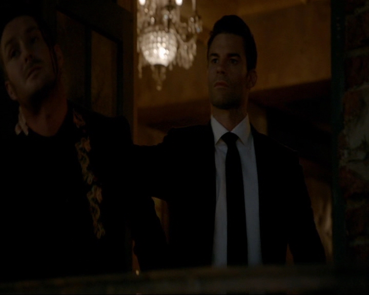 VampireDiaries-dot-nl_TheOriginals4x06BagOfCobras1881.jpg