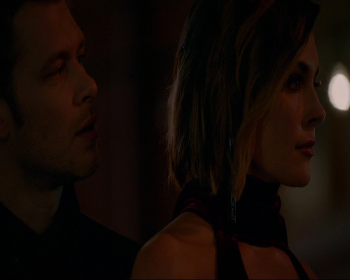 VampireDiaries-dot-nl_TheOriginals4x06BagOfCobras1973.jpg