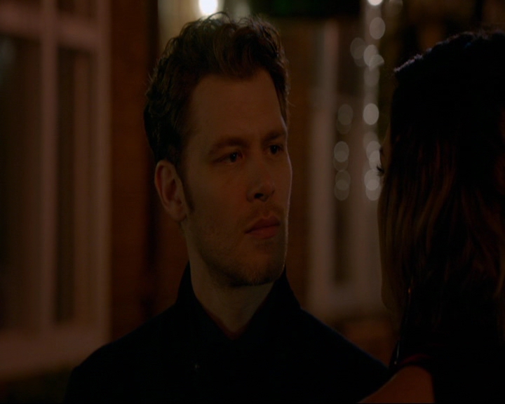 VampireDiaries-dot-nl_TheOriginals4x06BagOfCobras2006.jpg