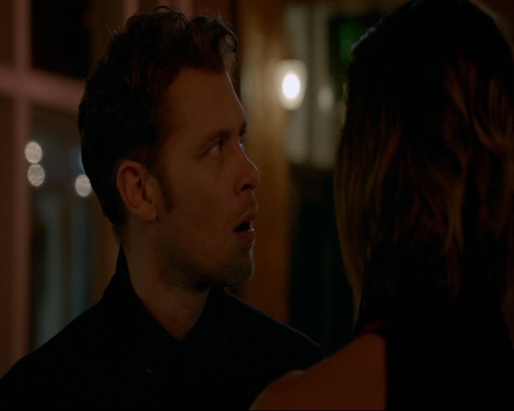 VampireDiaries-dot-nl_TheOriginals4x06BagOfCobras2014.jpg