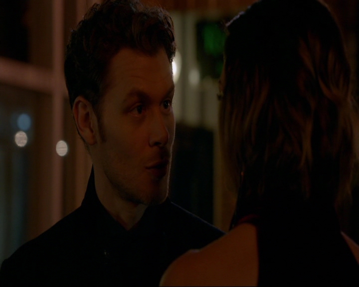 VampireDiaries-dot-nl_TheOriginals4x06BagOfCobras2020.jpg