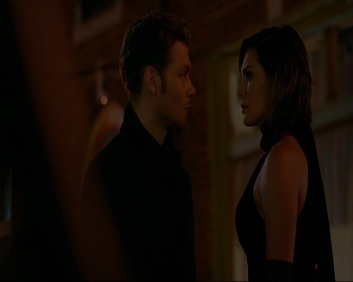 VampireDiaries-dot-nl_TheOriginals4x06BagOfCobras2021.jpg