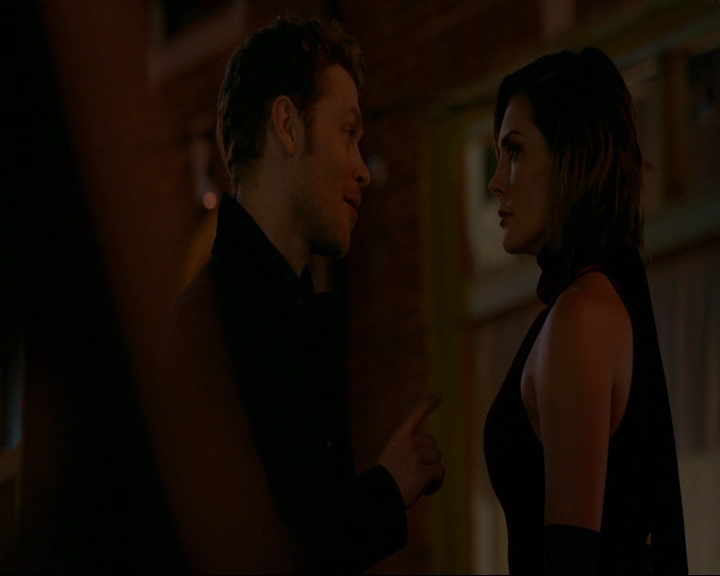 VampireDiaries-dot-nl_TheOriginals4x06BagOfCobras2022.jpg