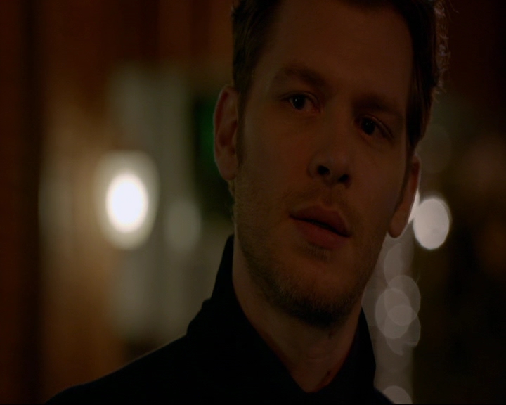 VampireDiaries-dot-nl_TheOriginals4x06BagOfCobras2040.jpg