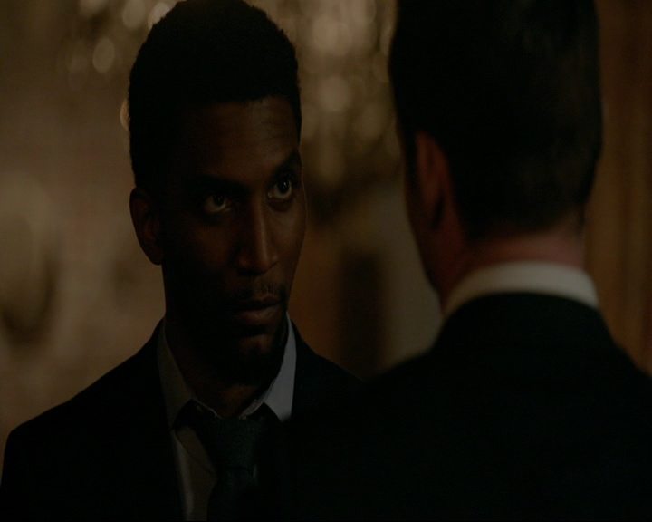 VampireDiaries-dot-nl_TheOriginals4x06BagOfCobras2080.jpg