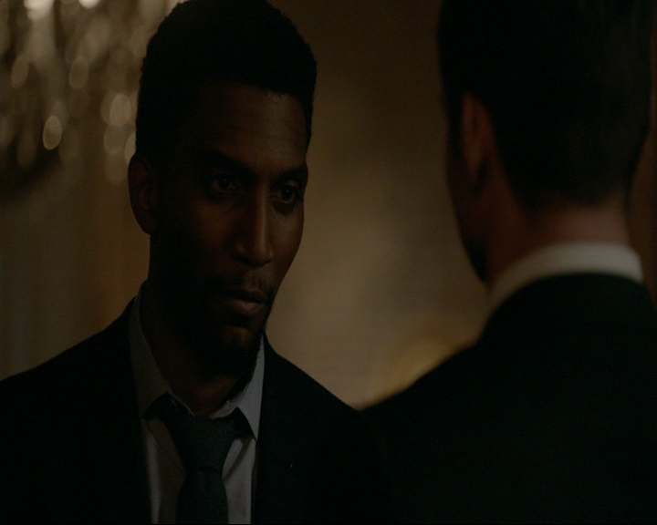 VampireDiaries-dot-nl_TheOriginals4x06BagOfCobras2094.jpg