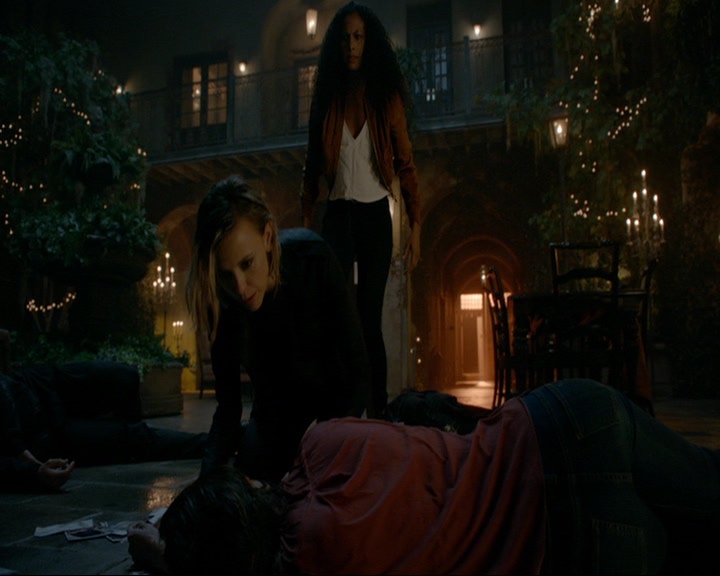 VampireDiaries-dot-nl_TheOriginals4x07HighWaterandaDevilsDaughter1692.jpg