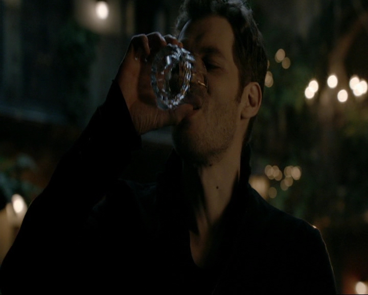 VampireDiaries-dot-nl_TheOriginals4x08VoodooInMyBlood2006.jpg