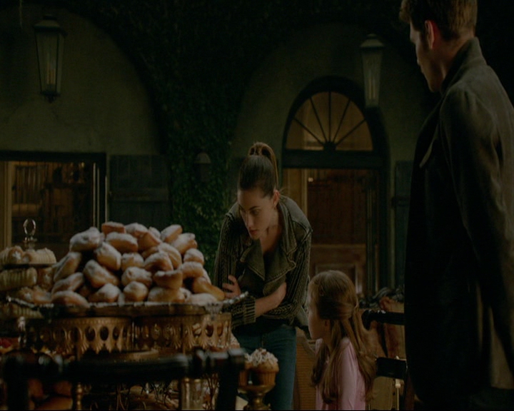 VampireDiaries-dot-nl_TheOriginals4x09QueenDeath0215.jpg