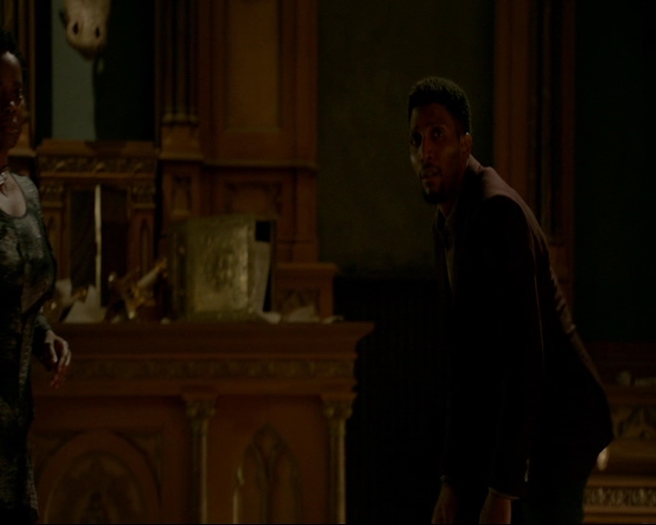 VampireDiaries-dot-nl_TheOriginals4x09QueenDeath0280.jpg