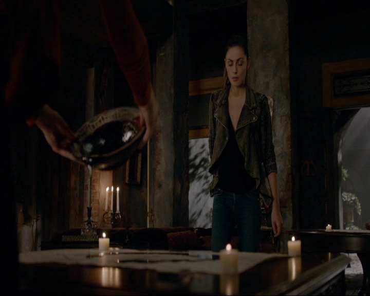 VampireDiaries-dot-nl_TheOriginals4x09QueenDeath0516.jpg