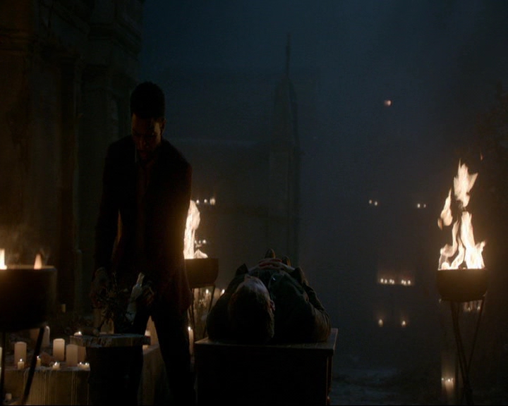 VampireDiaries-dot-nl_TheOriginals4x09QueenDeath1513.jpg