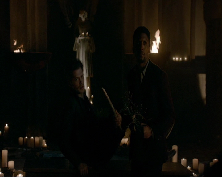 VampireDiaries-dot-nl_TheOriginals4x09QueenDeath1526.jpg