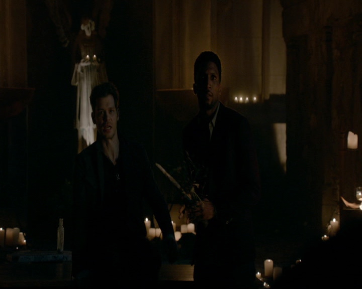 VampireDiaries-dot-nl_TheOriginals4x09QueenDeath1527.jpg