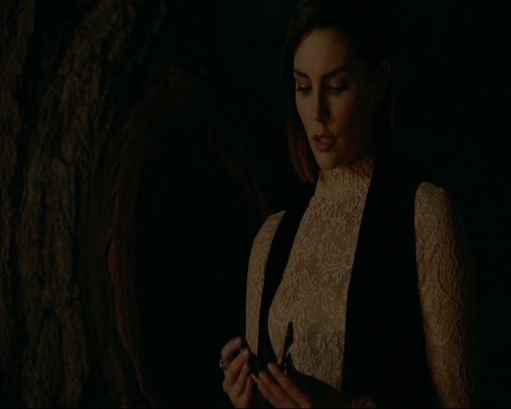 VampireDiaries-dot-nl_TheOriginals4x09QueenDeath1539.jpg