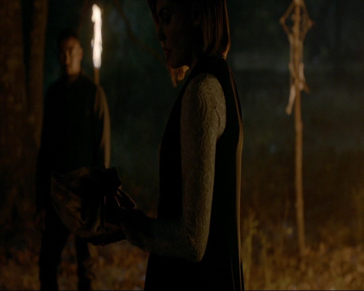 VampireDiaries-dot-nl_TheOriginals4x09QueenDeath1568.jpg