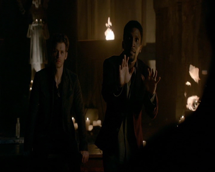 VampireDiaries-dot-nl_TheOriginals4x09QueenDeath1577.jpg