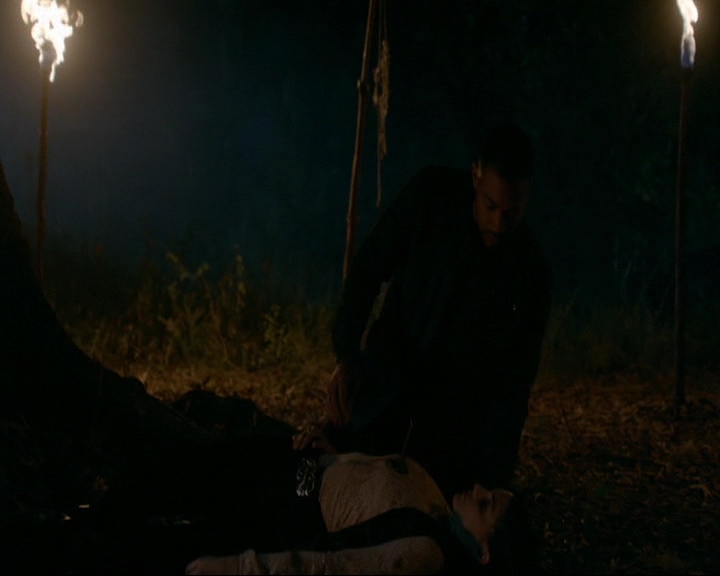 VampireDiaries-dot-nl_TheOriginals4x09QueenDeath1701.jpg