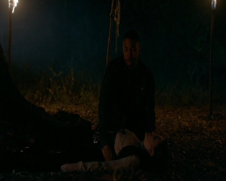 VampireDiaries-dot-nl_TheOriginals4x09QueenDeath1702.jpg