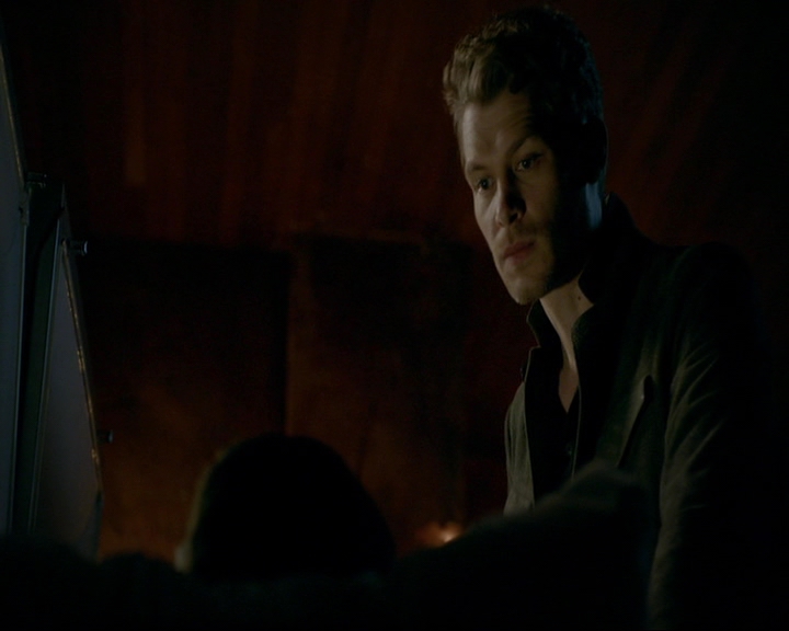 VampireDiaries-dot-nl_TheOriginals4x09QueenDeath2024.jpg