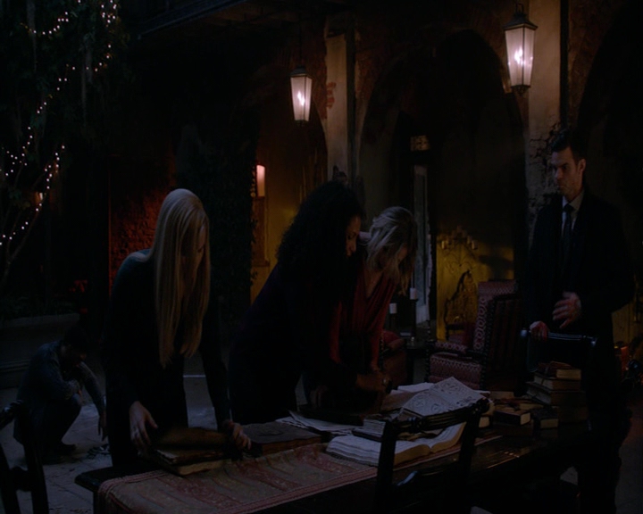 VampireDiaries-dot-nl_TheOriginals4x12VoodooChild-deletedscene0215.jpg