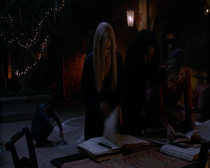 VampireDiaries-dot-nl_TheOriginals4x12VoodooChild-deletedscene0219.jpg