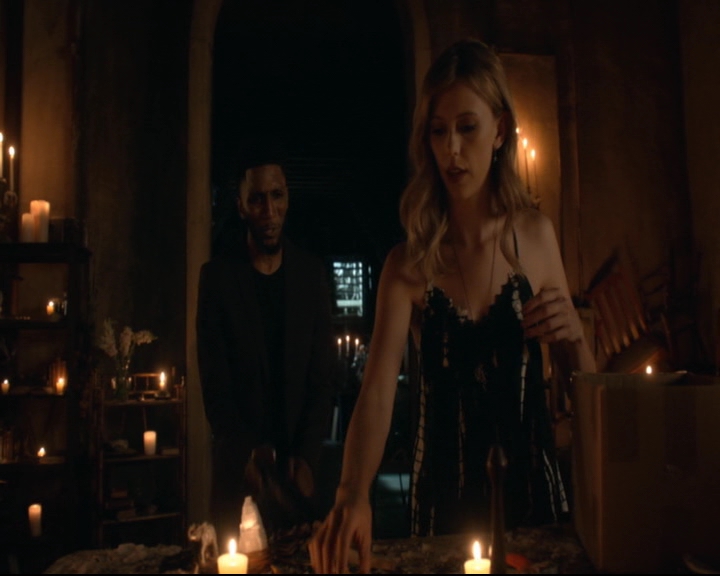 vampirediariesworld-dot-nl_TheOriginals5x01WhereYouLeftYourHeart01033.jpg