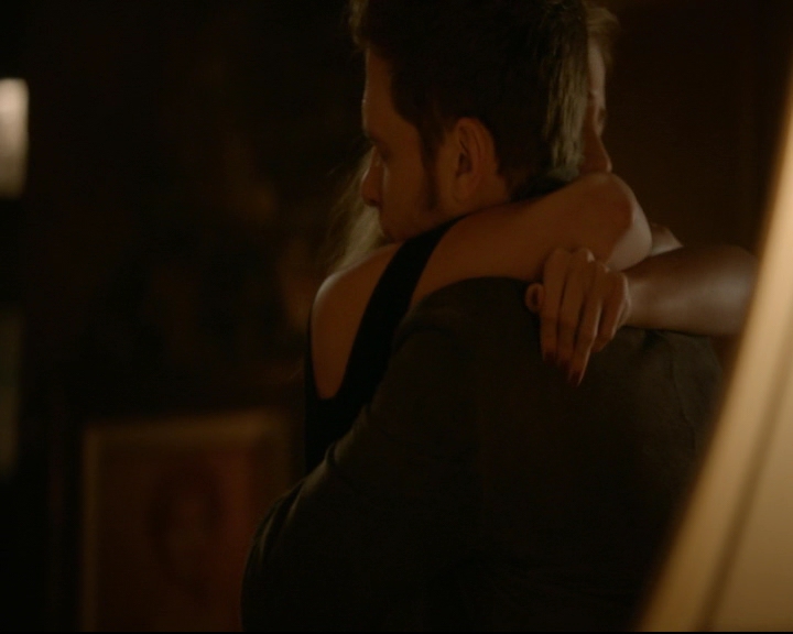 vampirediariesworld-dot-nl_TheOriginals5x02WrongTurnOnBourbon02433.jpg