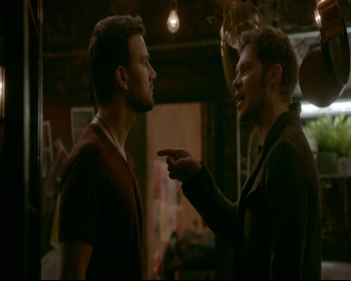 vampirediariesworld-dot-nl_TheOriginals5x02WrongTurnOnBourbon03004.jpg