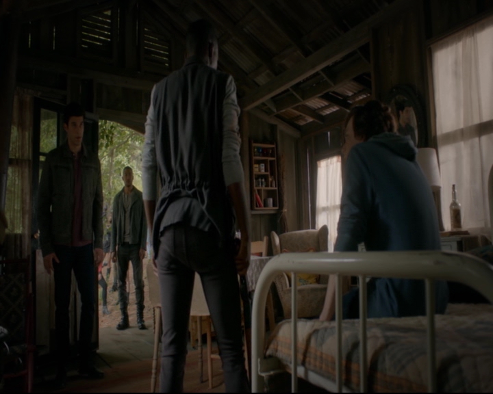 vampirediariesworld-dot-nl_TheOriginals5x02WrongTurnOnBourbon03324.jpg