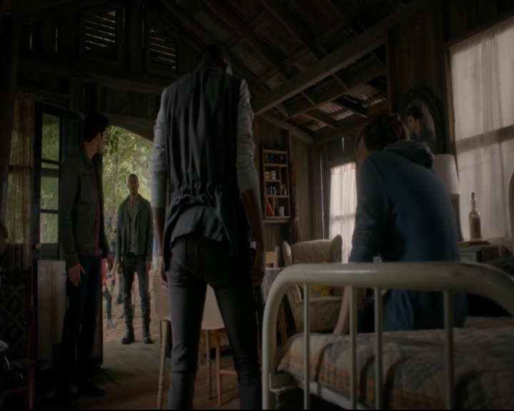 vampirediariesworld-dot-nl_TheOriginals5x02WrongTurnOnBourbon03325.jpg