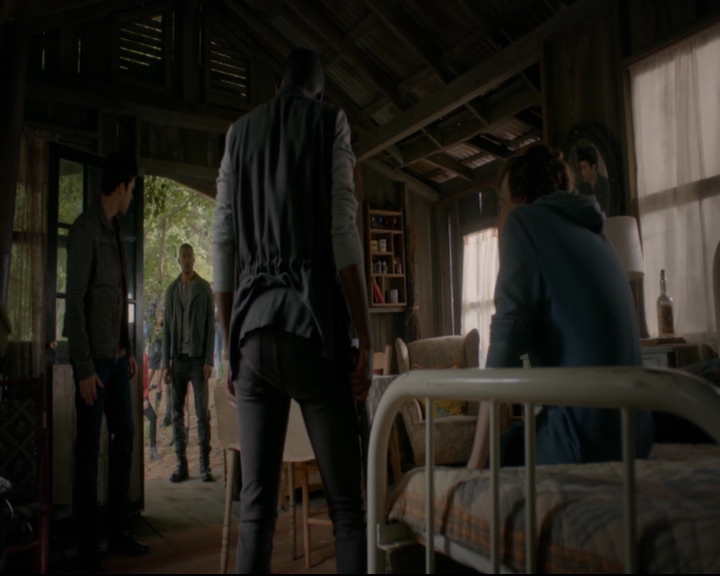 vampirediariesworld-dot-nl_TheOriginals5x02WrongTurnOnBourbon03326.jpg