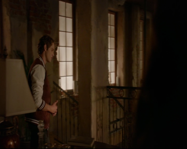 vampirediariesworld-dot-nl_TheOriginals5x02WrongTurnOnBourbon03403.jpg