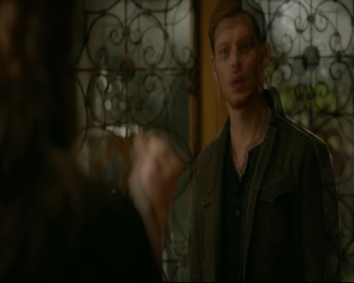 vampirediariesworld-dot-nl_TheOriginals5x02WrongTurnOnBourbon04098.jpg