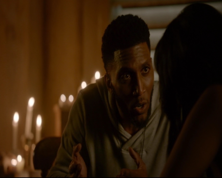 vampirediariesworld-dot-nl_TheOriginals5x02WrongTurnOnBourbon04238.jpg