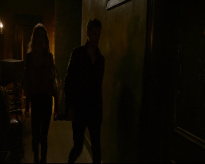 vampirediariesworld-dot-nl_TheOriginals5x02WrongTurnOnBourbon04355.jpg