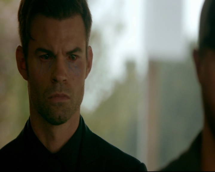 vampirediariesworld-dot-nl_TheOriginals5x03NeMeQuittePas05140.jpg