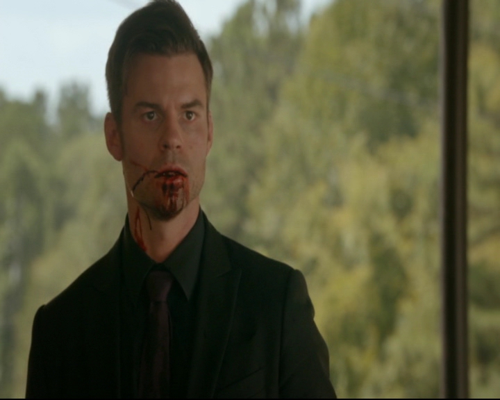 vampirediariesworld-dot-nl_TheOriginals5x03NeMeQuittePas05152.jpg