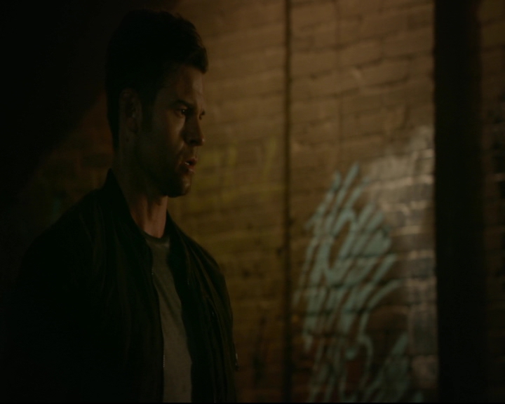 vampirediariesworld-dot-nl_TheOriginals5x03NeMeQuittePas05286.jpg