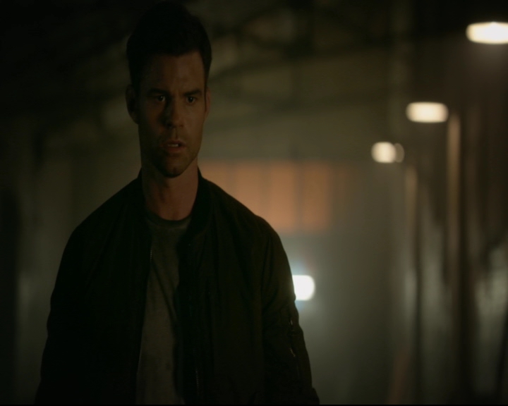 vampirediariesworld-dot-nl_TheOriginals5x03NeMeQuittePas05287.jpg