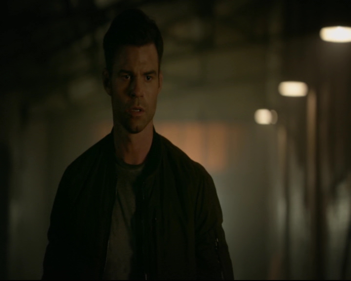 vampirediariesworld-dot-nl_TheOriginals5x03NeMeQuittePas05288.jpg