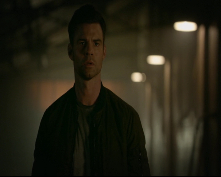 vampirediariesworld-dot-nl_TheOriginals5x03NeMeQuittePas05294.jpg