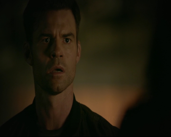 vampirediariesworld-dot-nl_TheOriginals5x03NeMeQuittePas05298.jpg