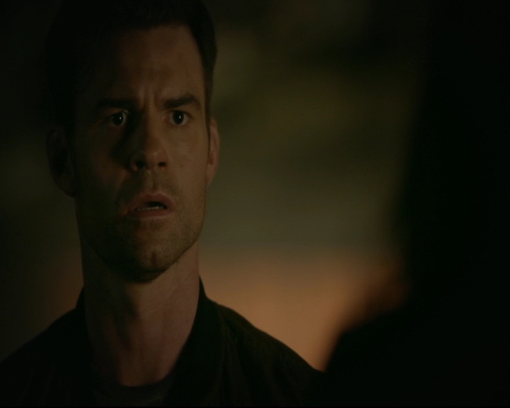 vampirediariesworld-dot-nl_TheOriginals5x03NeMeQuittePas05303.jpg