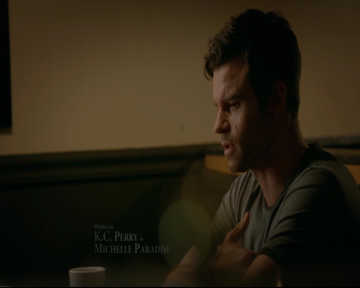 vampirediariesworld-dot-nl_TheOriginals5x03NeMeQuittePas05350.jpg