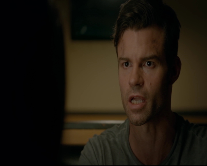 vampirediariesworld-dot-nl_TheOriginals5x03NeMeQuittePas05388.jpg